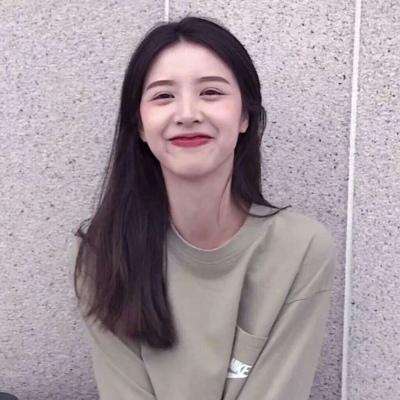 副市长暗访多次询问 女工作人员戴耳机听歌不理睬